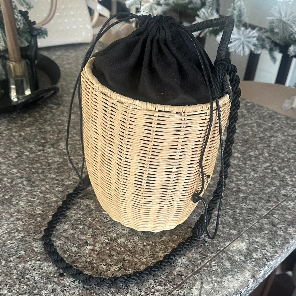 Stylish Black and Tan Woven Bucket Bag - Picture 1 of 2